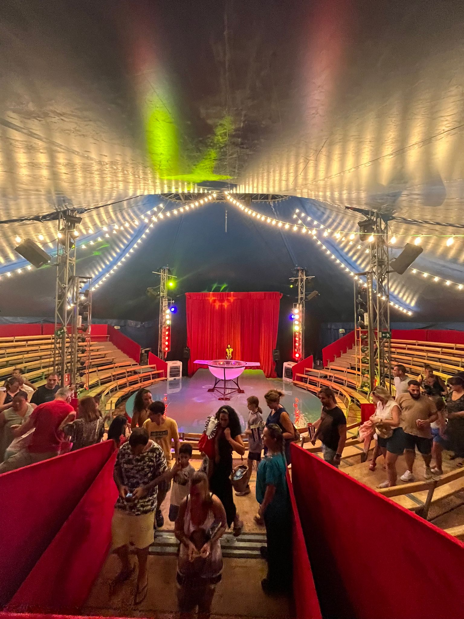 Escenario con LED y iluminación